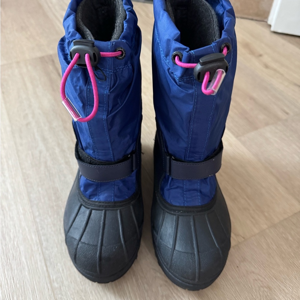 Columbia kids Snow Boots size 4